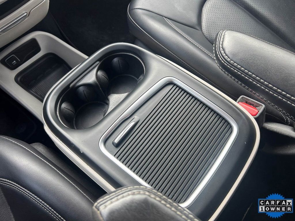 Used 2024 Chrysler Pacifica Select image 29