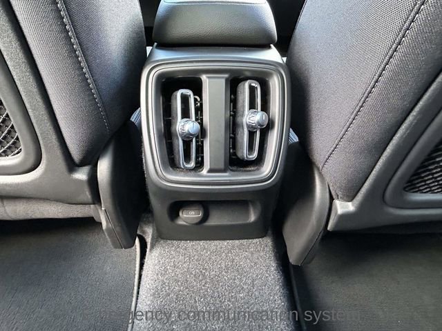 Used 2024 Volvo XC40 B5 Core image 11