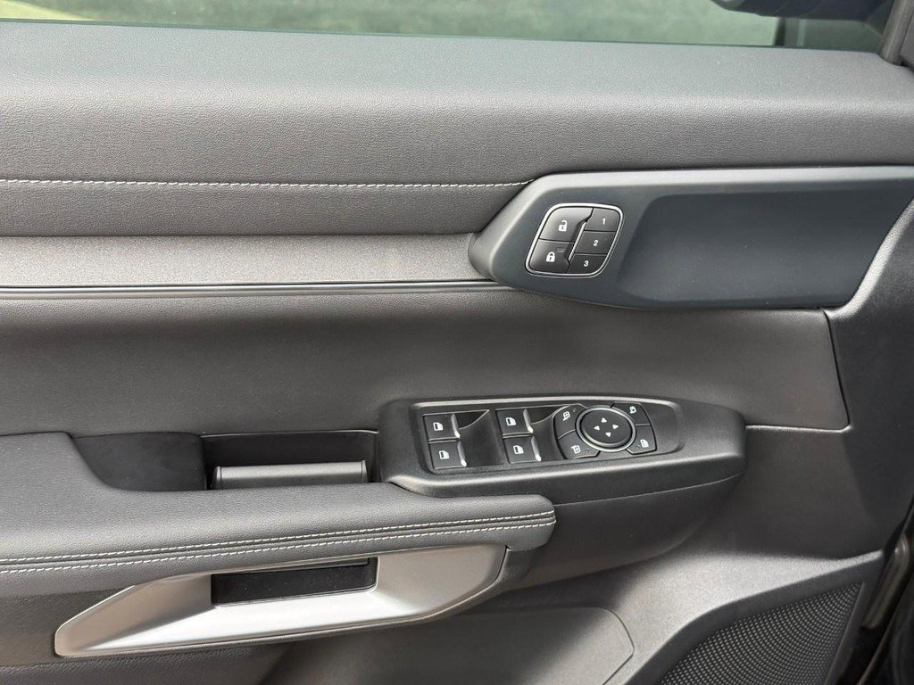 Used 2025 Ford Ranger Lariat w/ FX4 Off-Road Package image 12