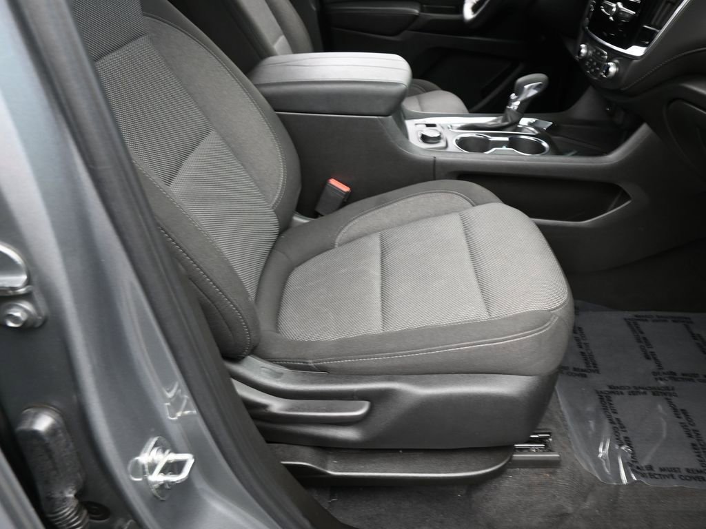Used 2023 Chevrolet Traverse LT image 40