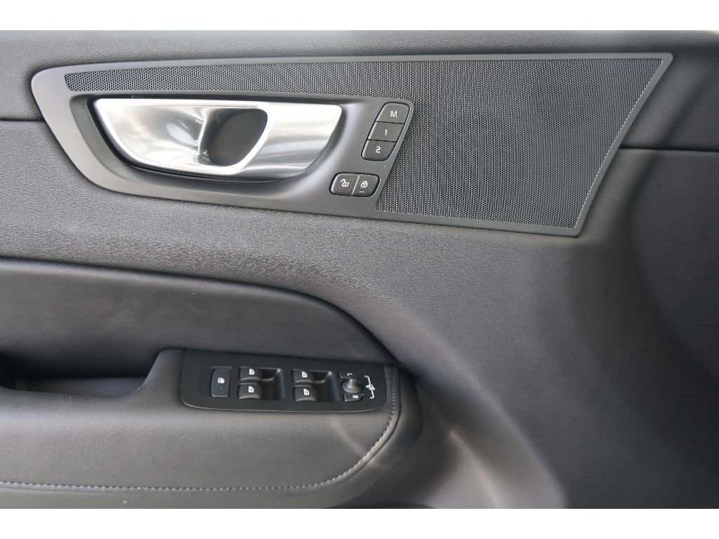 New 2025 Volvo XC60 B5 Core w/ Climate Package image 10