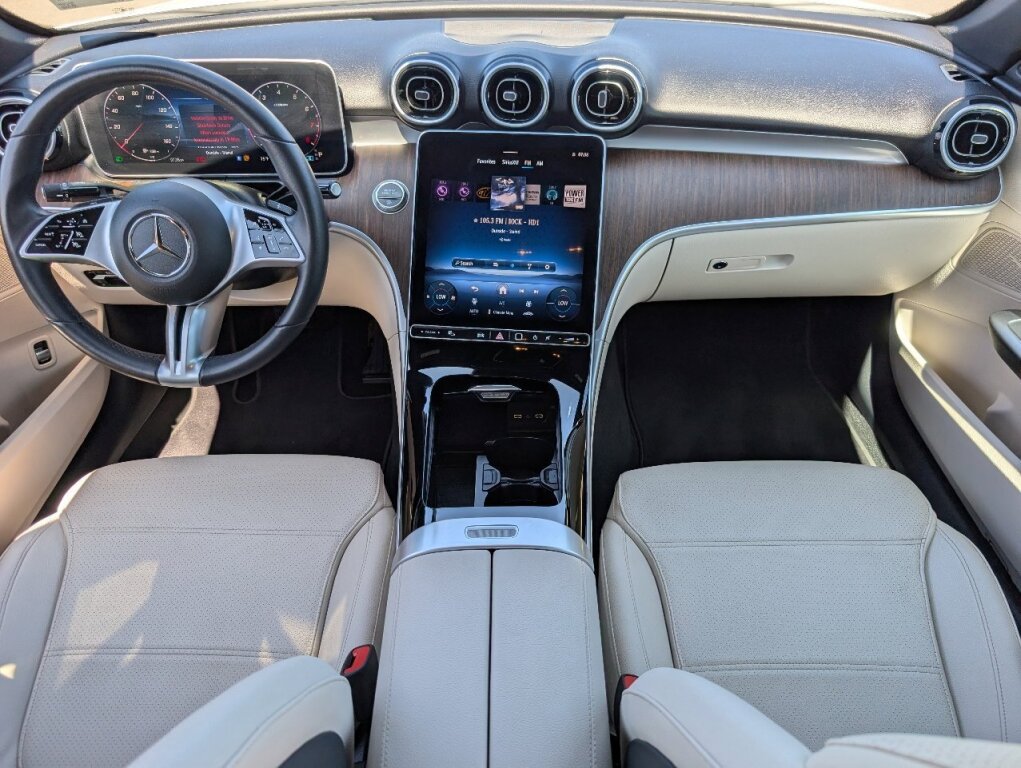 Used 2025 Mercedes-Benz C 300 4MATIC Sedan image 4