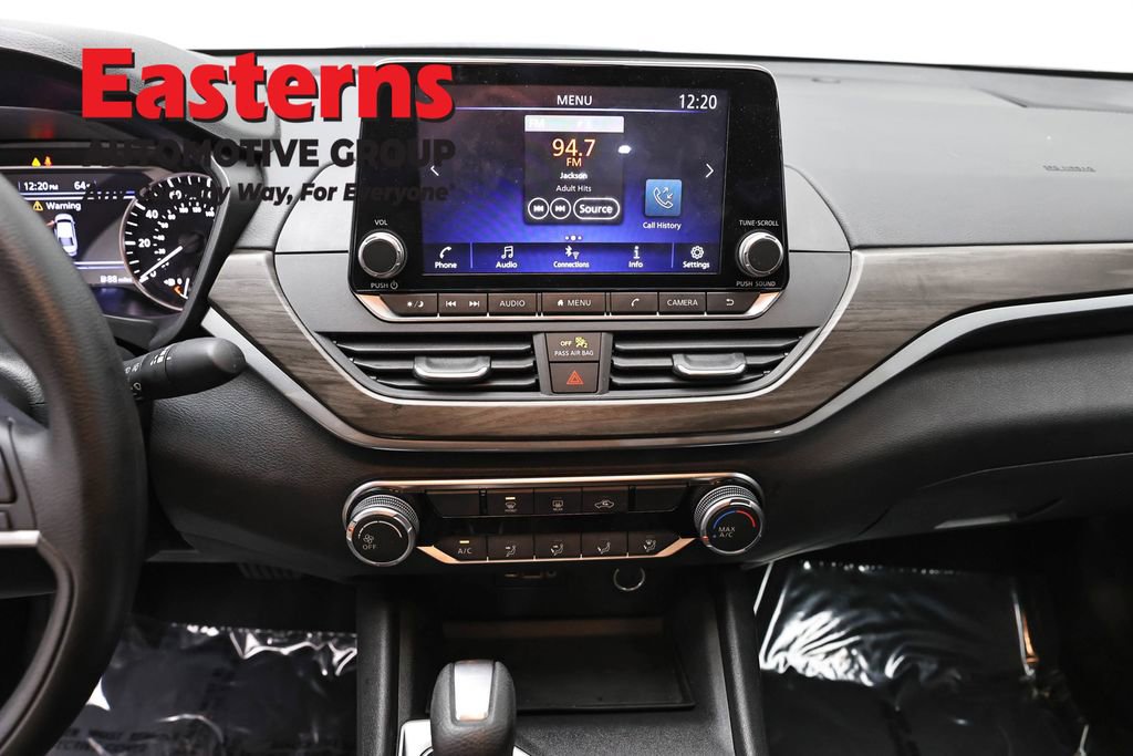 Used 2025 Nissan Altima 2.5 SV FWD image 12