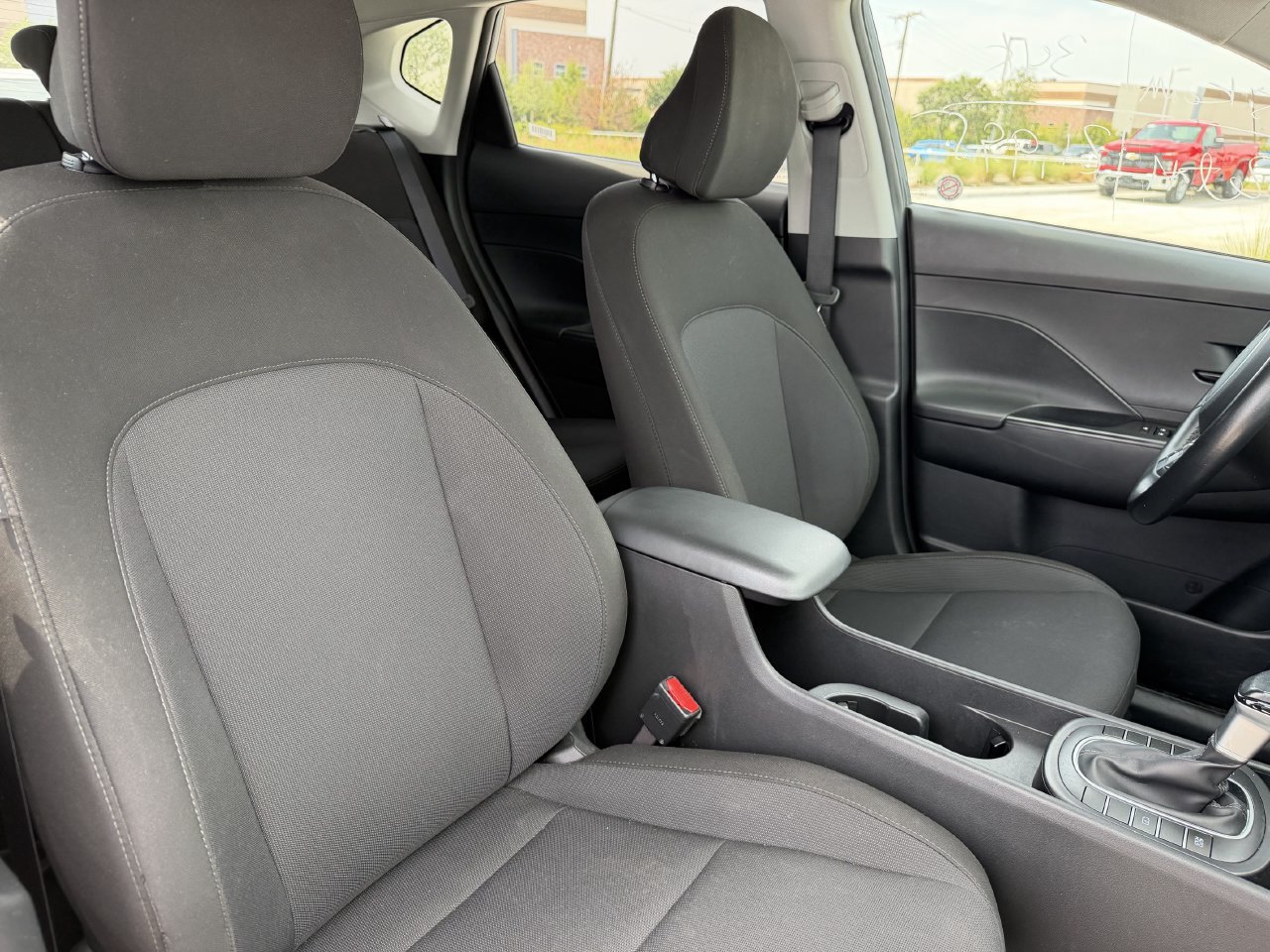 Used 2025 Hyundai Kona SEL FWD image 24