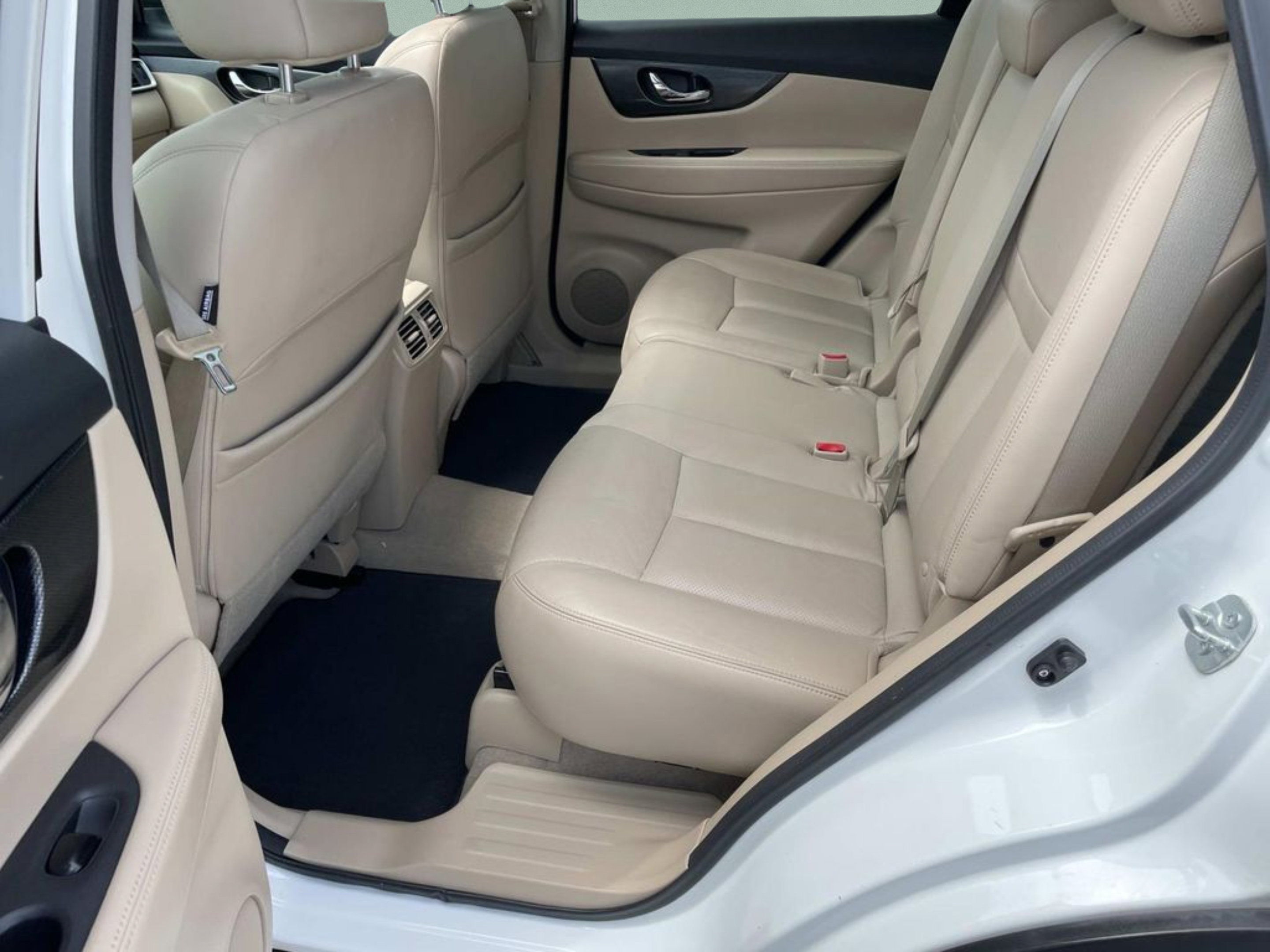 Used 2015 Nissan Rogue SL w/ SL Premium Package FWD image 12