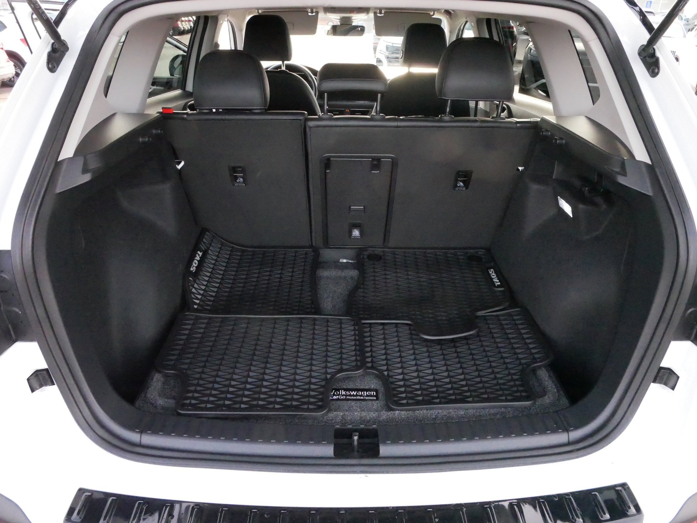 Certified 2025 Volkswagen Taos SE image 18