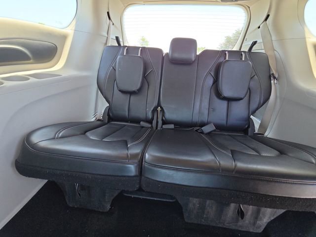 Used 2023 Chrysler Pacifica Touring-L FWD image 11