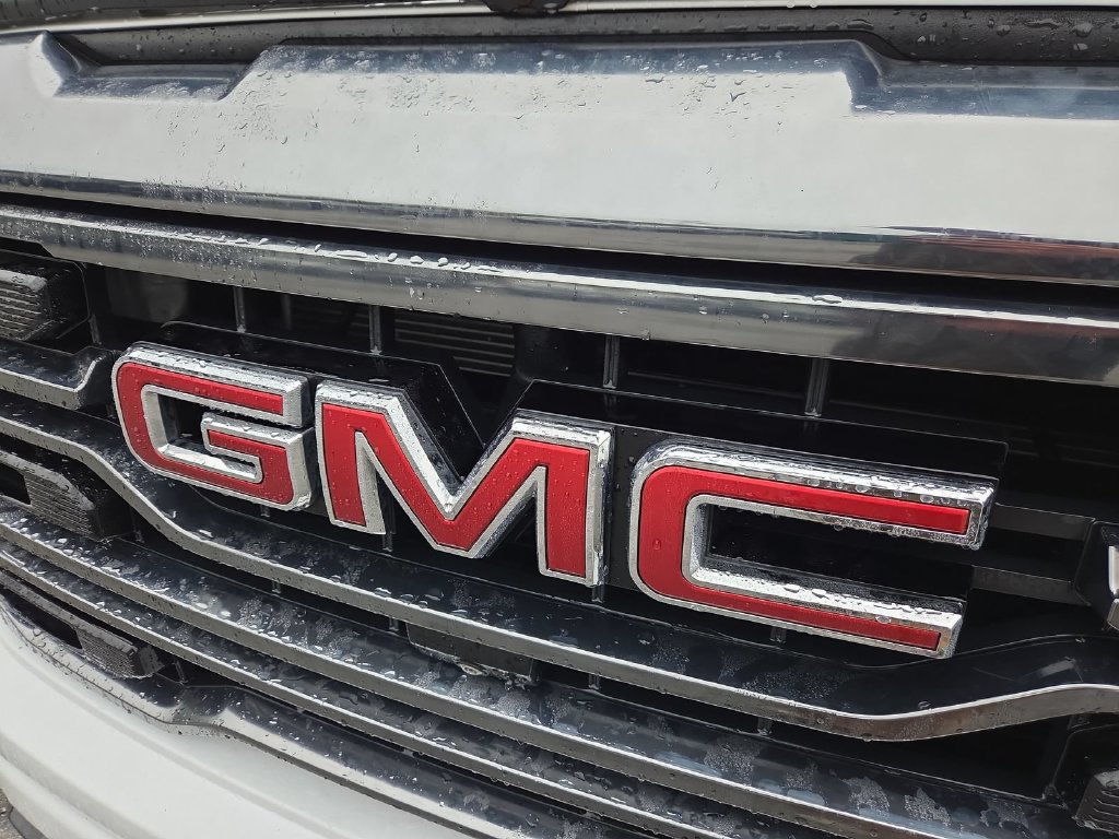 Used 2023 GMC Sierra 1500 AT4 w/ AT4 Premium Package AWD/4WD image 18