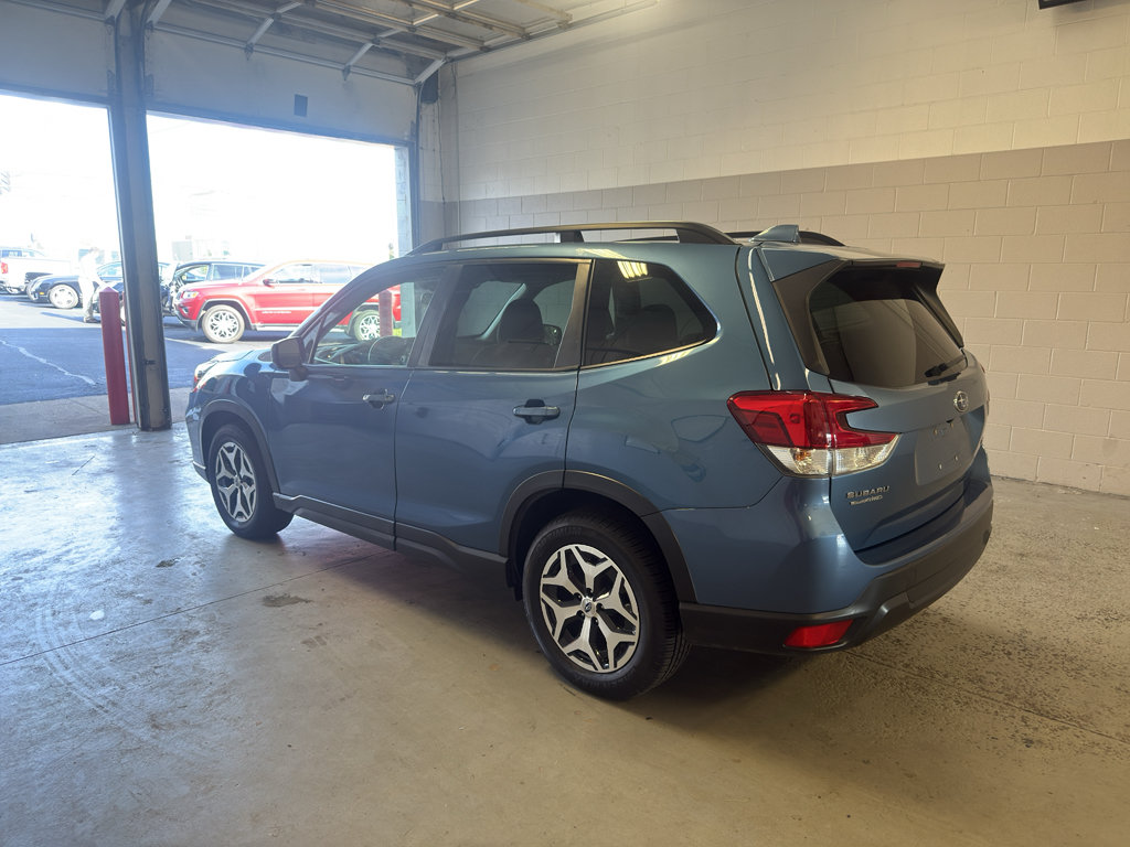 Used 2021 Subaru Forester Premium AWD/4WD image 5