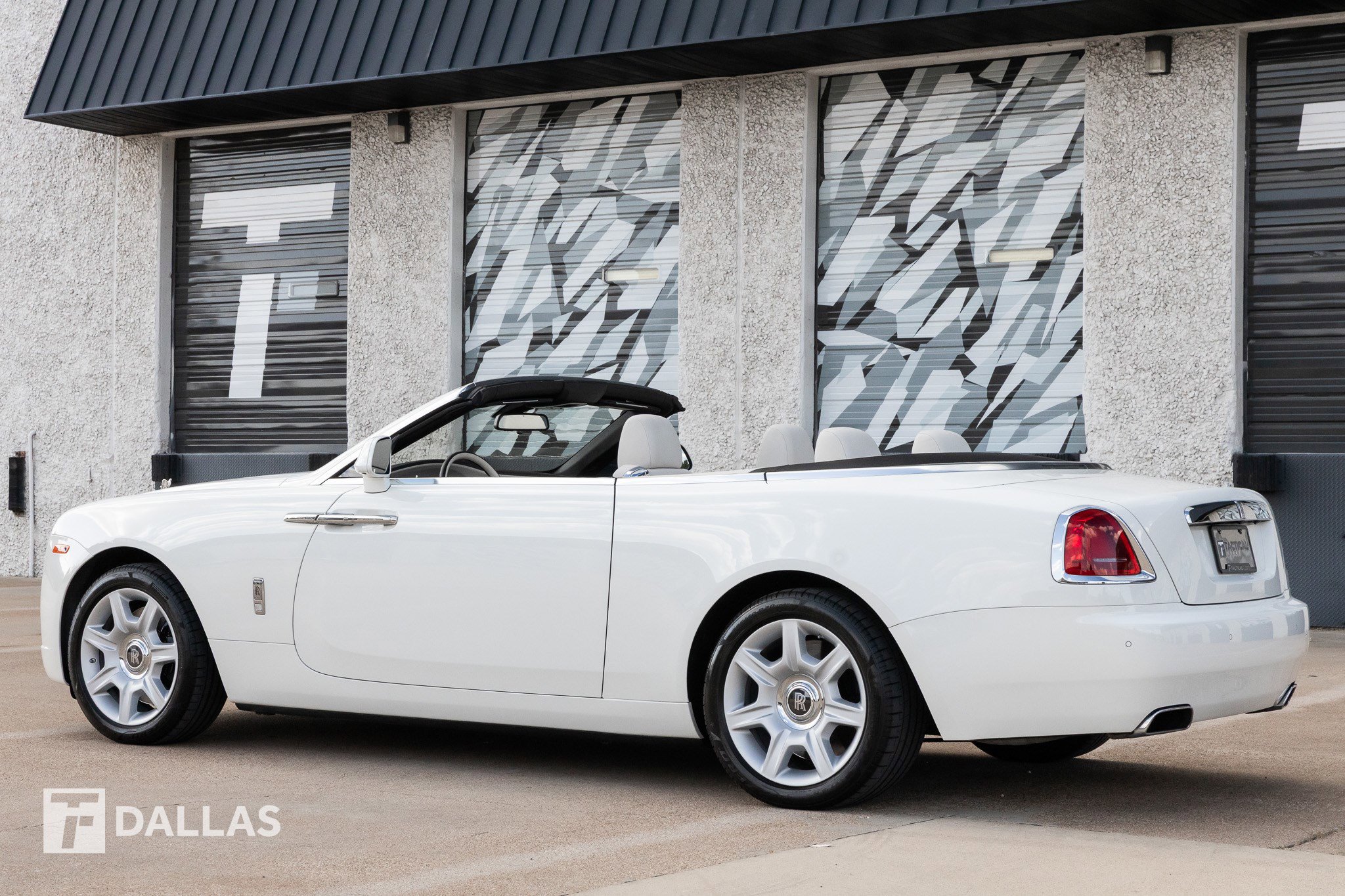 Used 2017 Rolls-Royce Dawn image 13
