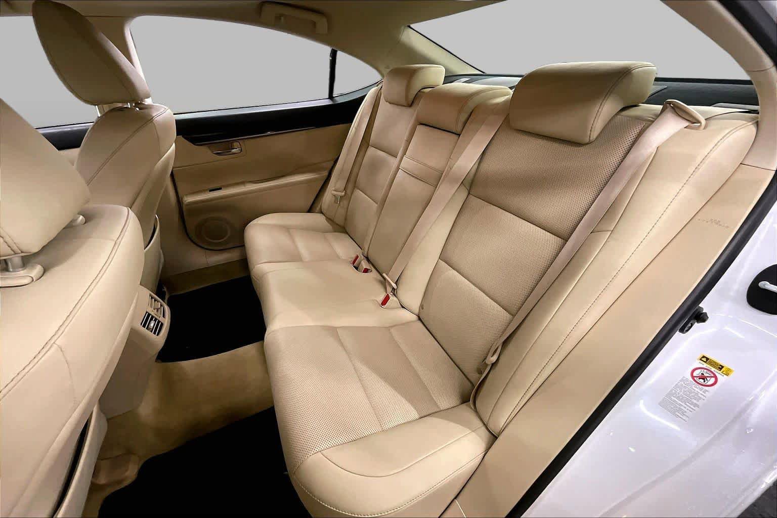 Used 2015 Lexus ES 350 w/ Premium Package FWD image 19