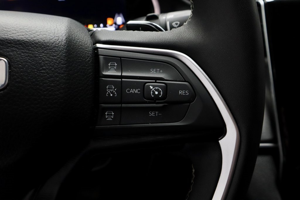 Used 2024 Jeep Grand Cherokee L Laredo image 32