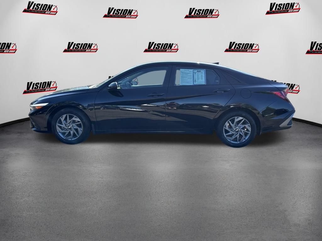 Certified 2024 Hyundai Elantra SEL FWD image 2