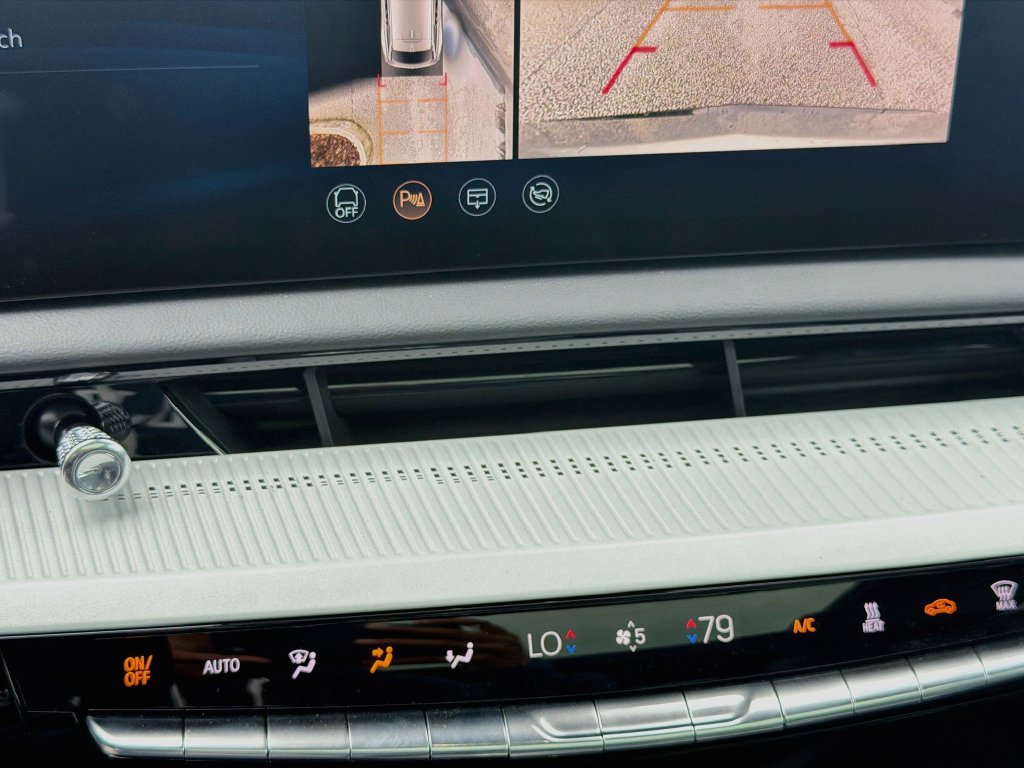 Certified 2025 Cadillac Optiq Luxury 2 AWD/4WD image 16