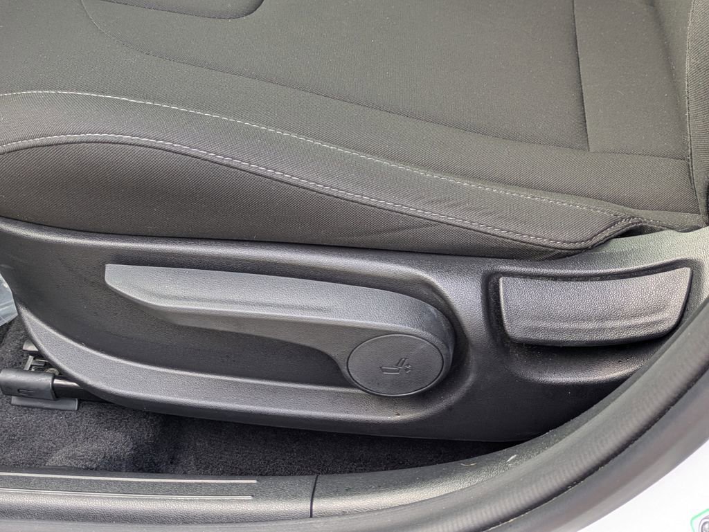 Certified 2025 Hyundai Elantra Sport image 18