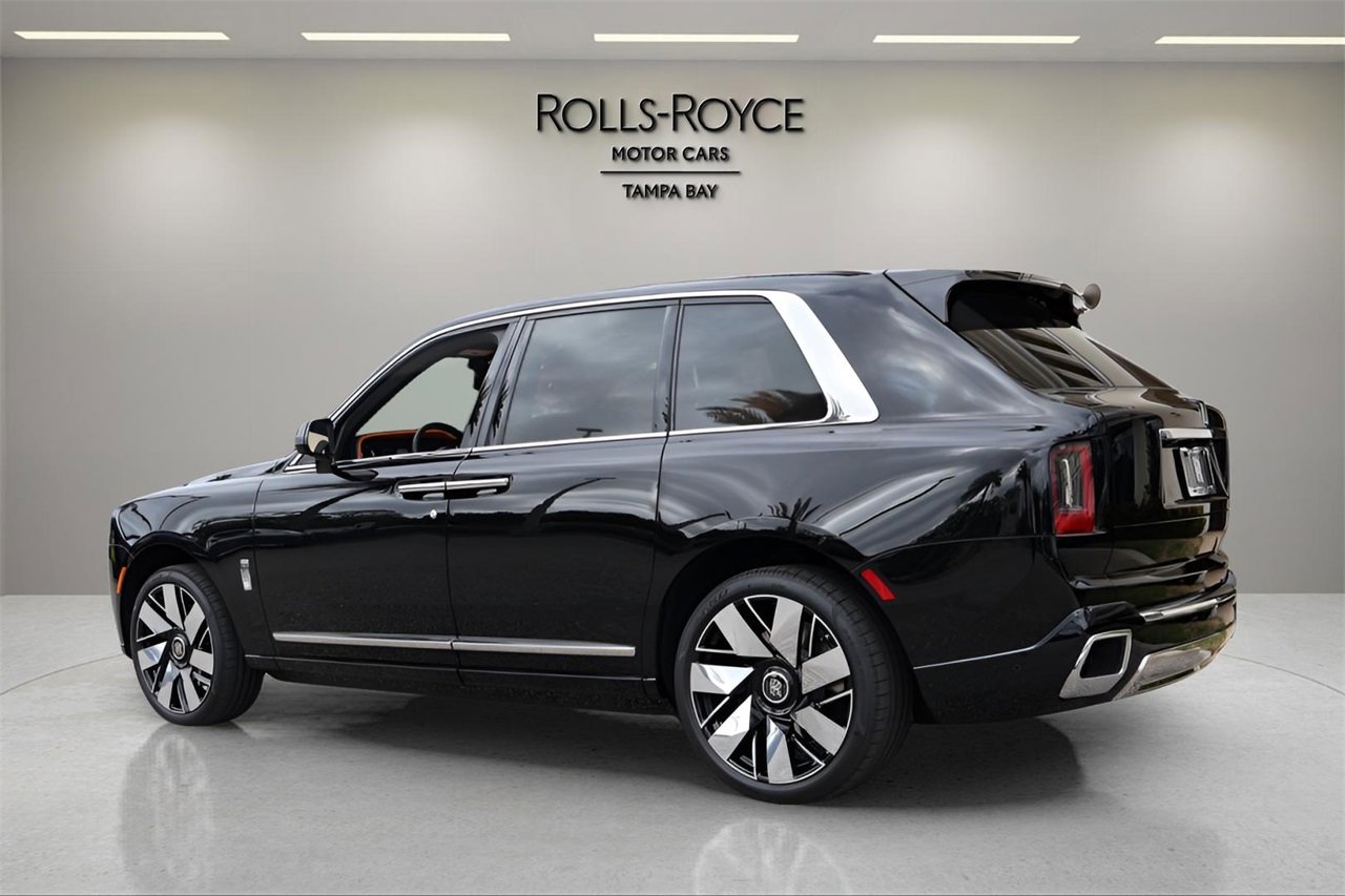 Used 2025 Rolls-Royce Cullinan image 5