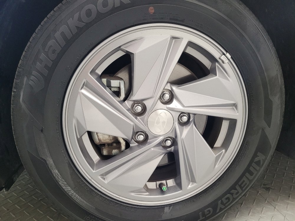 Used 2024 Hyundai Elantra SE FWD image 31