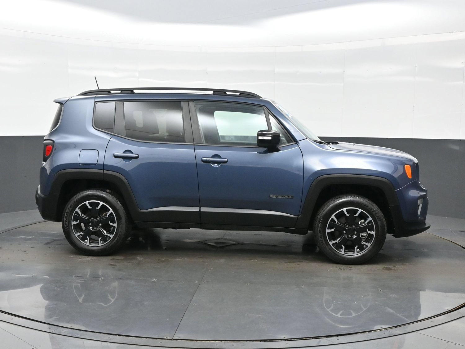 Used 2023 Jeep Renegade Latitude AWD/4WD image 10