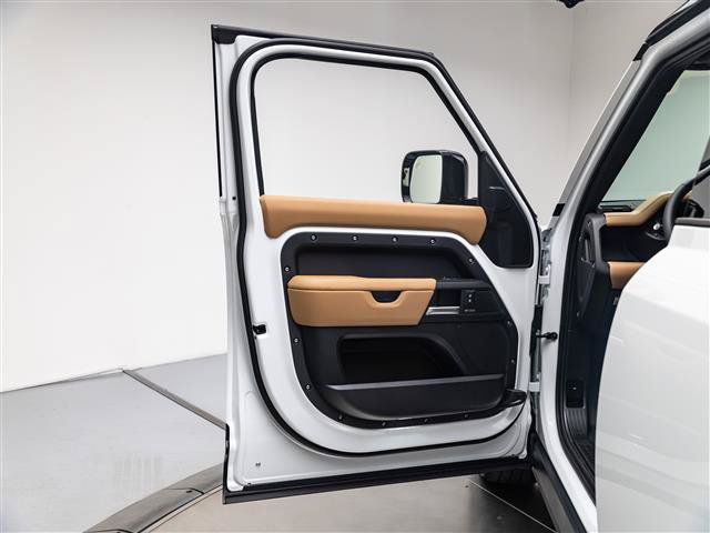 New 2026 Land Rover Defender 110 X-Dynamic SE AWD/4WD image 24