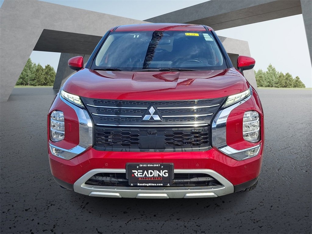 Used 2024 Mitsubishi Outlander SE image 2