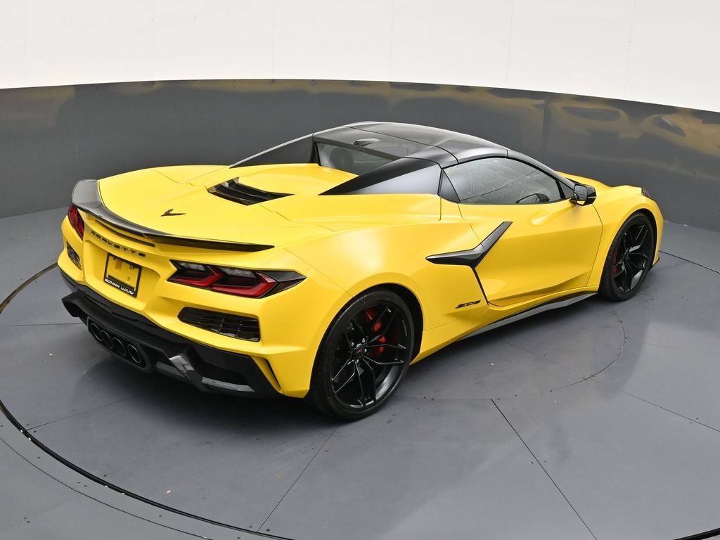 Used 2026 Chevrolet Corvette Z06 RWD image 16