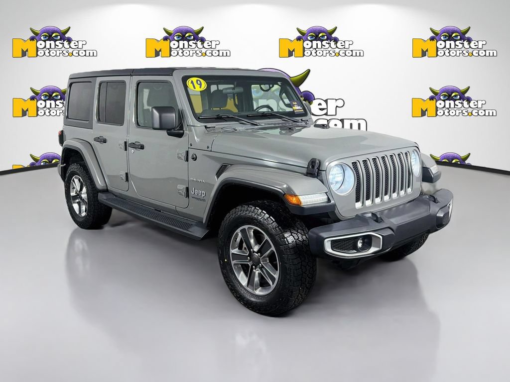 Used 2019 Jeep Wrangler Unlimited Sahara w/ Dual Top Group AWD/4WD image 3