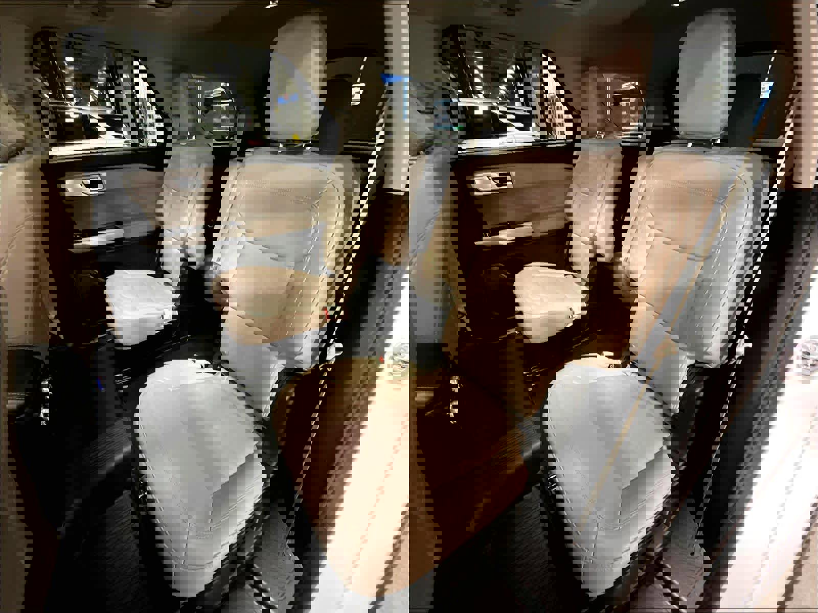 Used 2023 Ford Explorer Limited w/ Limited Technology Package image 15