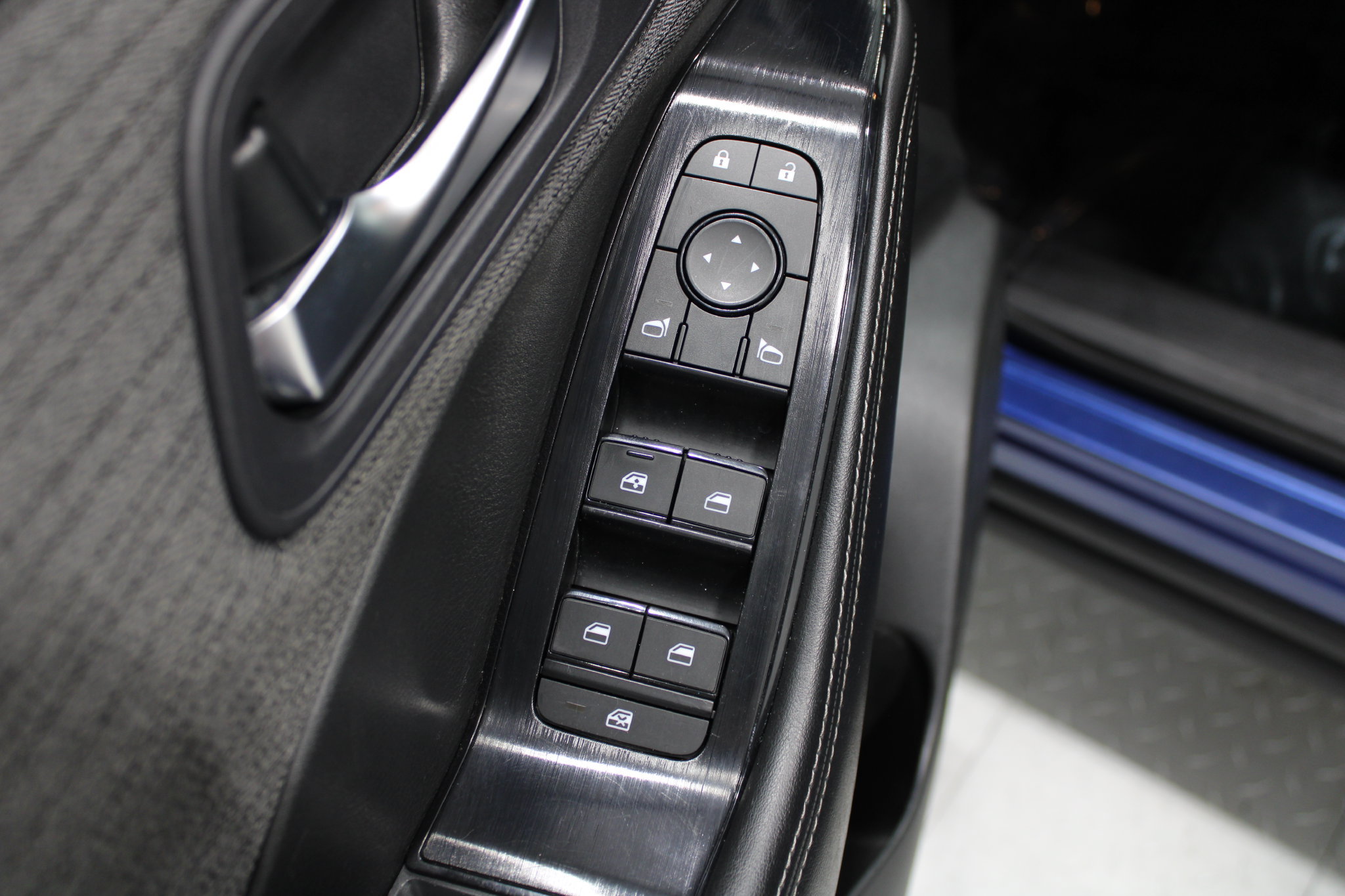 Used 2023 Nissan Rogue SV AWD/4WD image 40