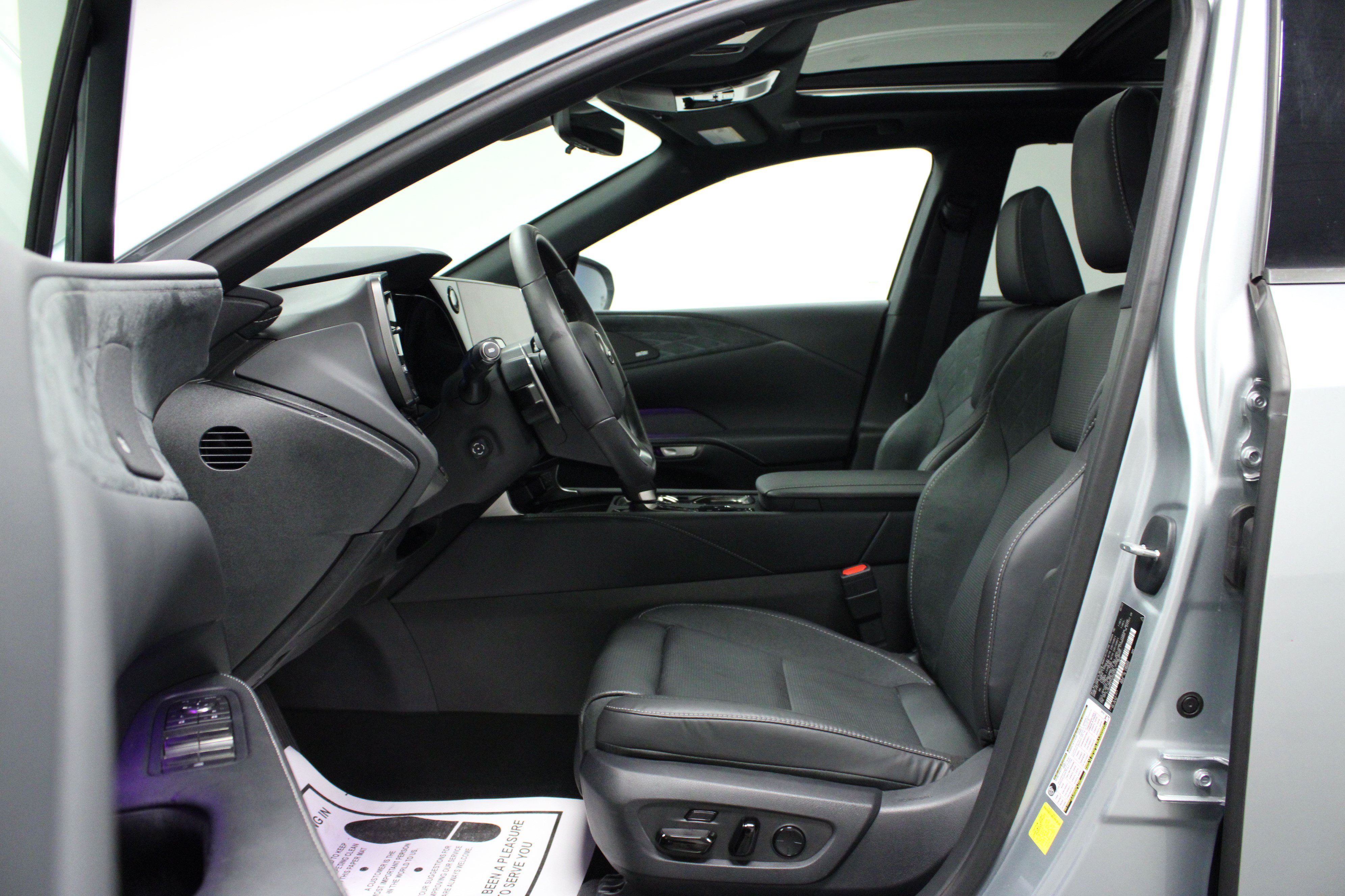 Used 2025 Lexus RX 350 w/ Convenience Package AWD/4WD image 12