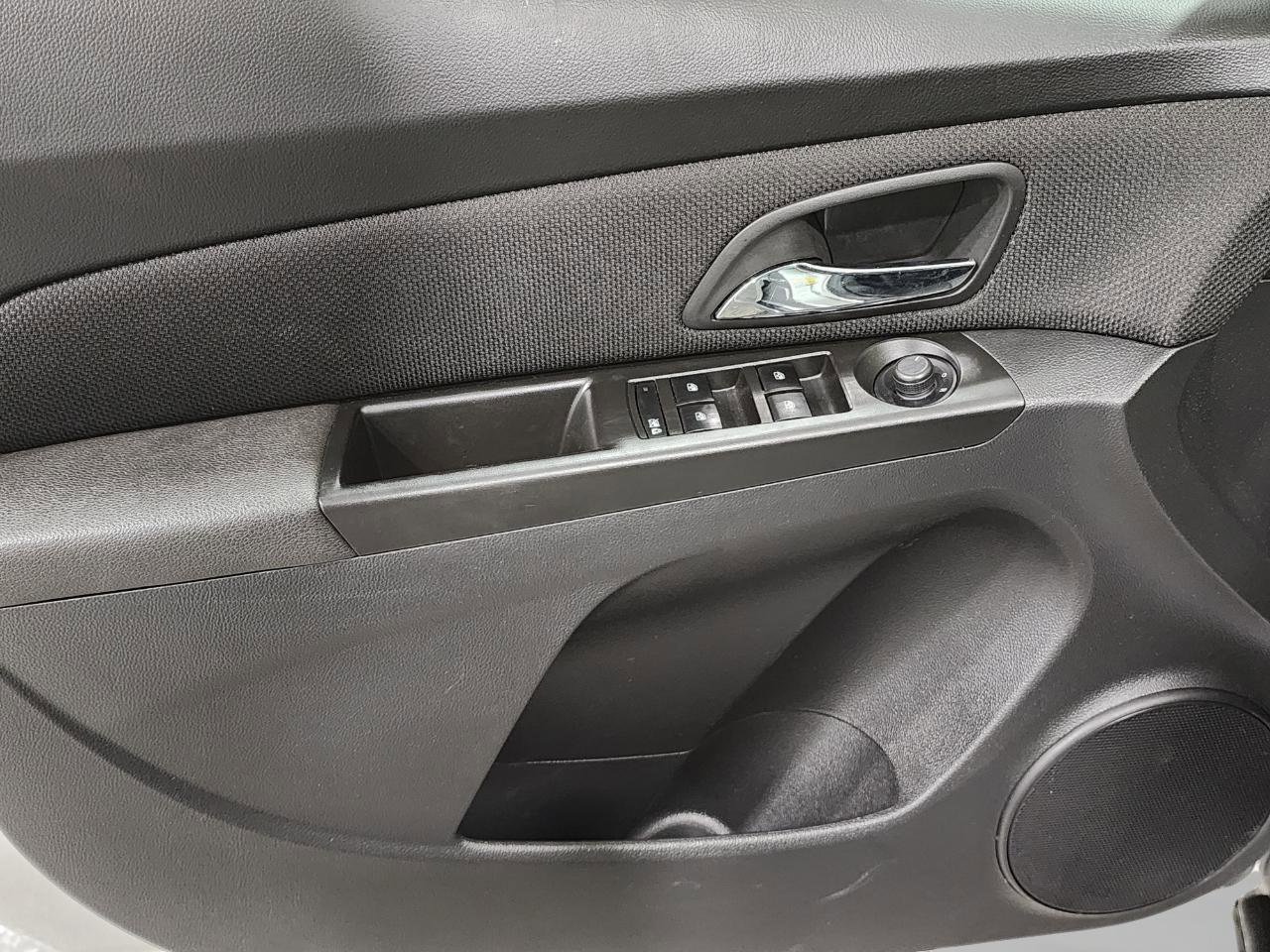 Used 2014 Chevrolet Cruze LT image 10