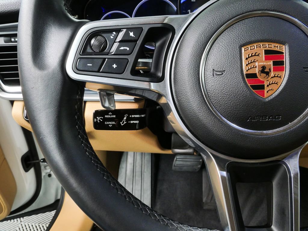 Used 2018 Porsche Panamera RWD image 9