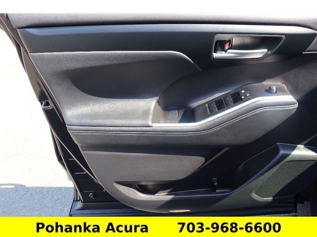 Used 2025 Toyota Highlander XLE image 24