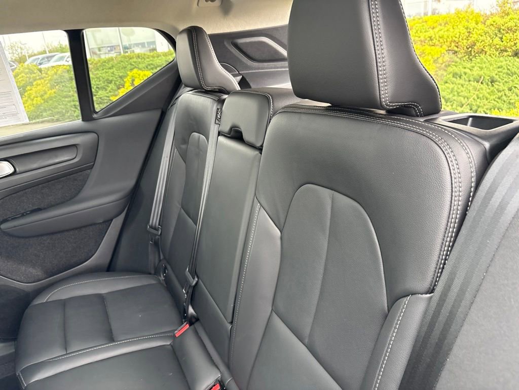Used 2025 Volvo XC40 B5 Core AWD/4WD image 29