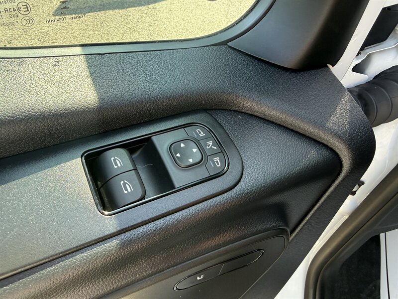 Used 2025 Mercedes-Benz Sprinter 2500 image 27
