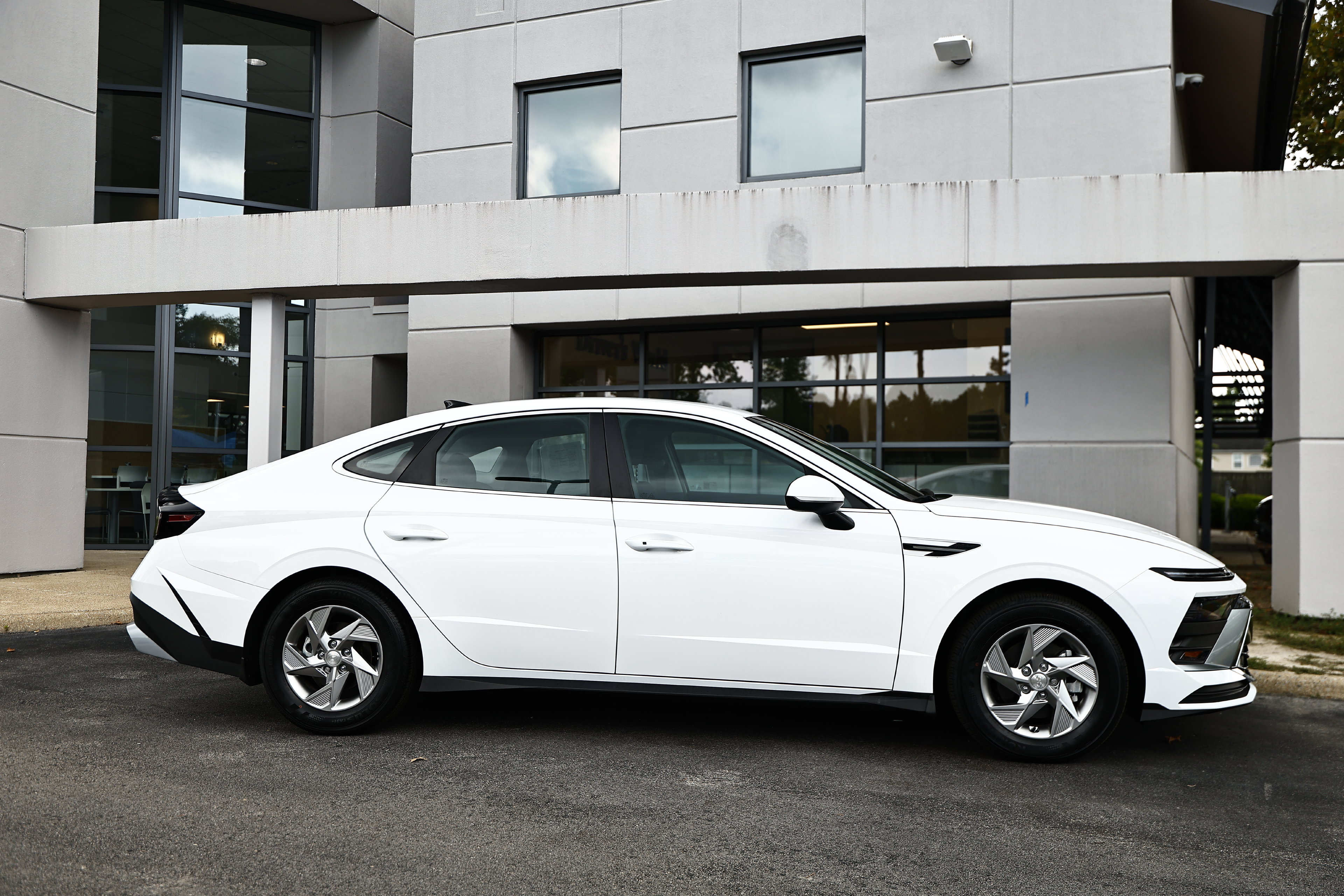 Certified 2025 Hyundai Sonata SE FWD image 4