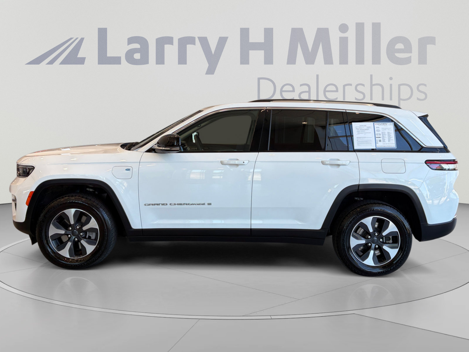 Used 2024 Jeep Grand Cherokee Limited 4xe AWD/4WD image 2