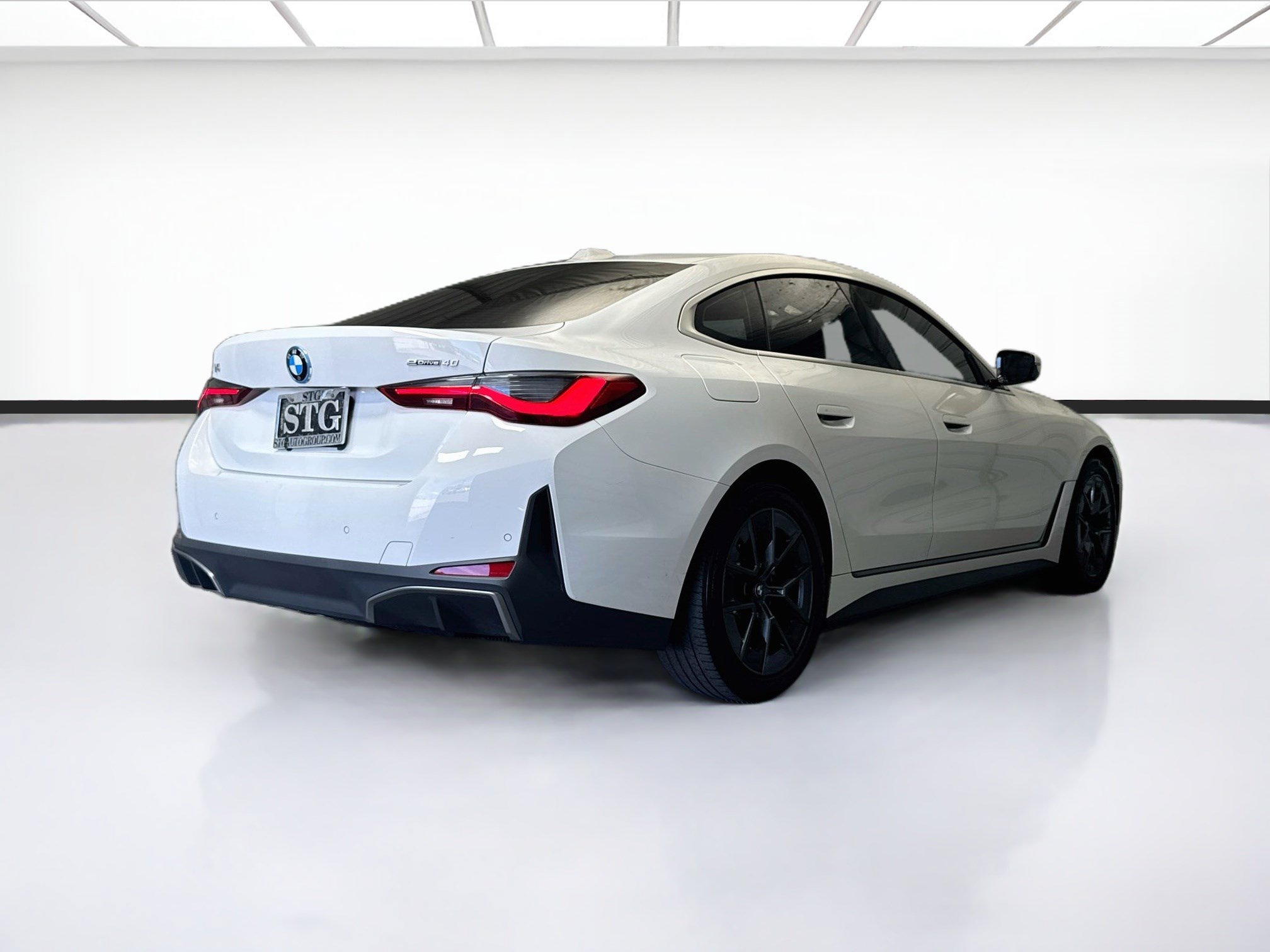 Used 2023 BMW i4 eDrive40 w/ Premium Package RWD image 4