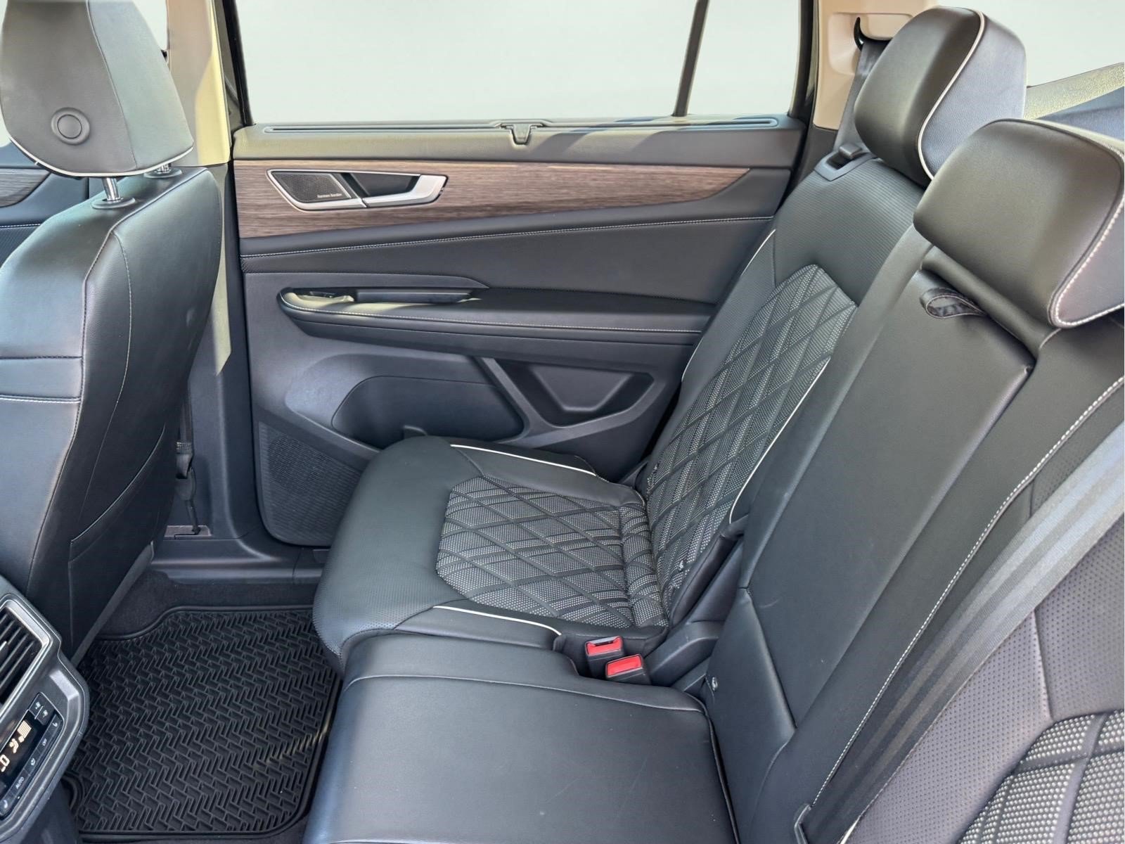 Used 2024 Volkswagen Atlas SEL Premium R-Line AWD/4WD image 10