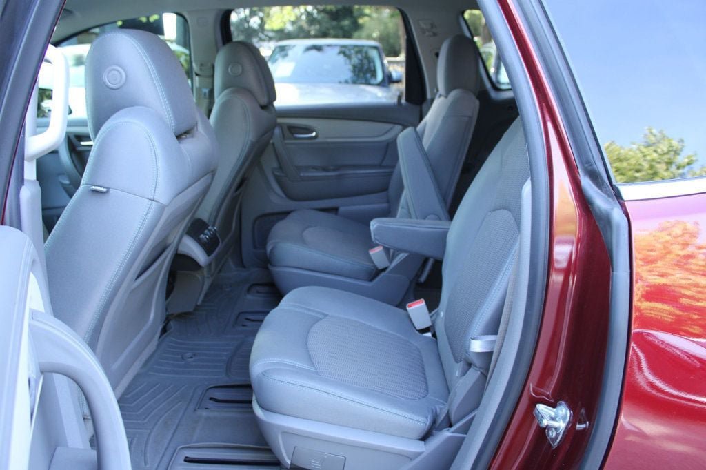 Used 2017 Chevrolet Traverse LT w/ Style and Technology Package AWD/4WD image 27