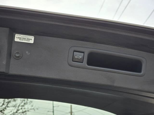 Used 2022 Toyota Highlander LE AWD/4WD image 31