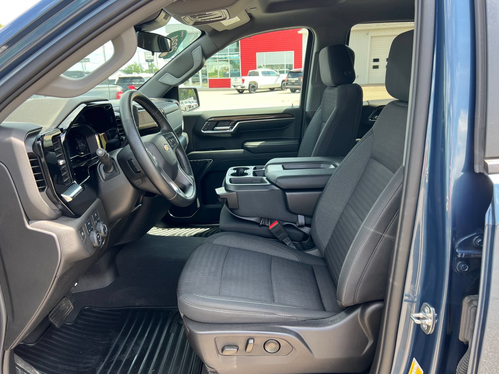 Certified 2024 Chevrolet Silverado 1500 LT AWD/4WD image 4