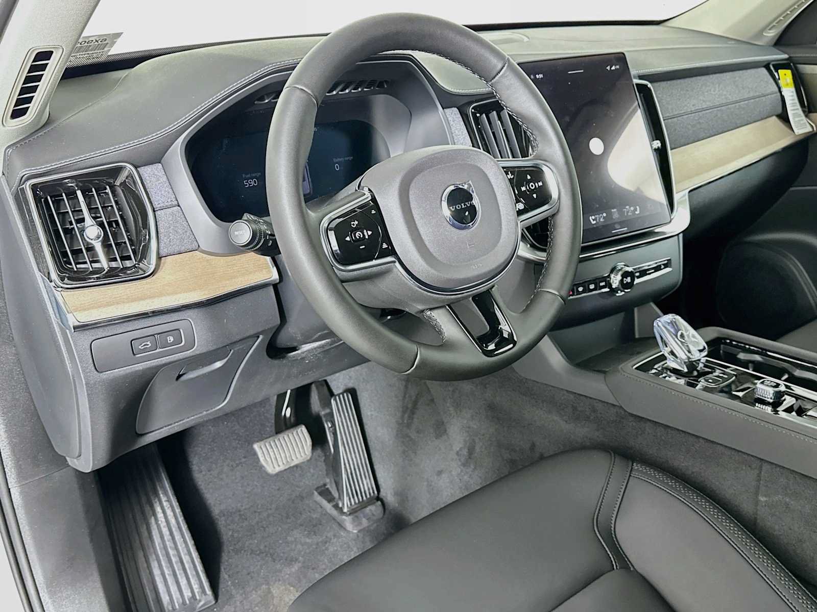 New 2026 Volvo XC90 T8 Plus w/ Protection Package Premier AWD/4WD image 9