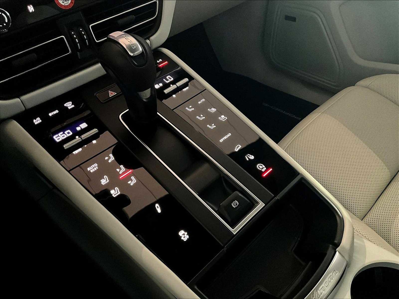 Used 2025 Porsche Macan S image 20