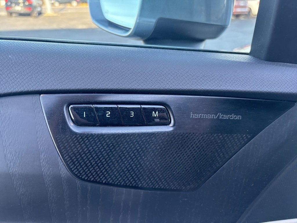 Used 2020 Volvo XC90 T6 Momentum w/ Protection Package Premier image 19