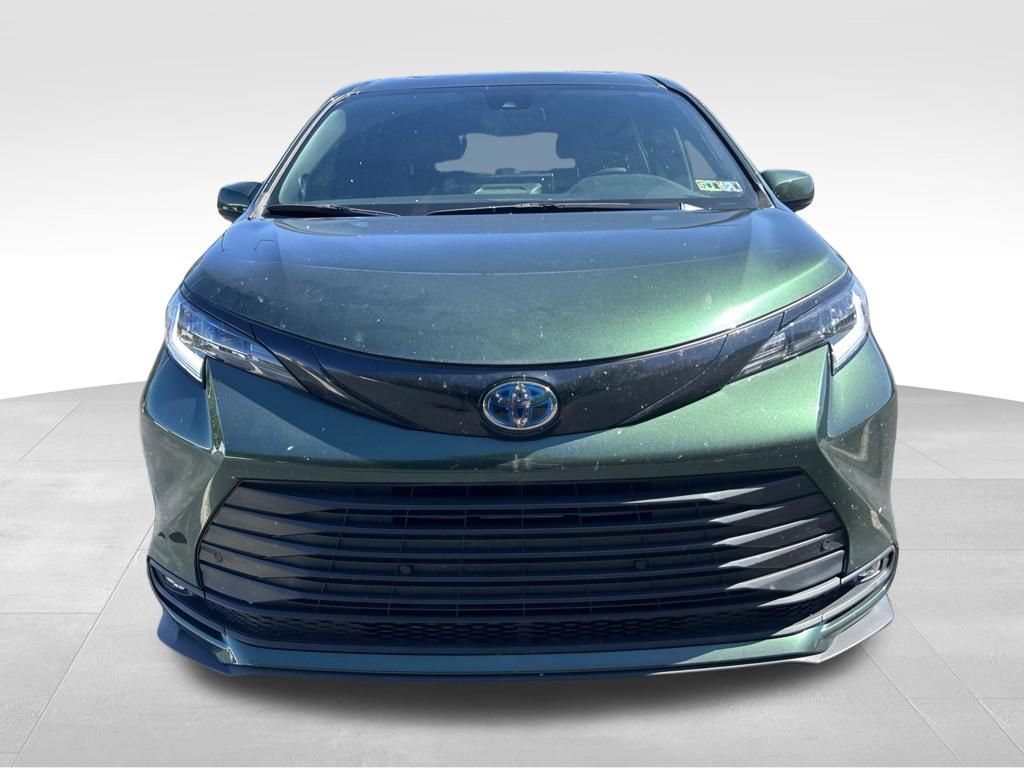 Used 2025 Toyota Sienna XLE Woodland Edition AWD/4WD image 8
