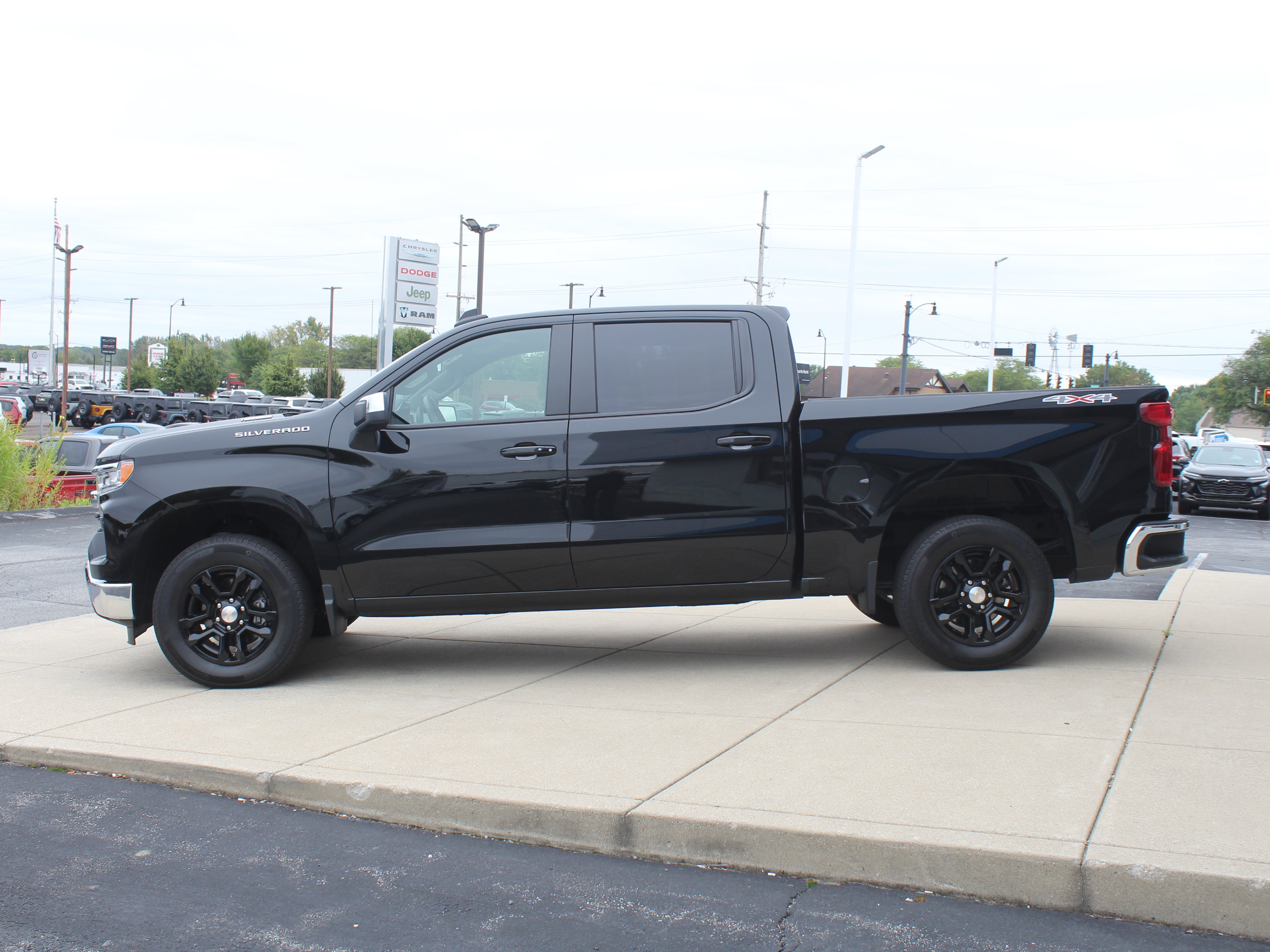 Certified 2026 Chevrolet Silverado 1500 LT AWD/4WD image 9