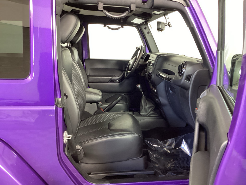 Used 2016 Jeep Wrangler Sahara AWD/4WD image 9