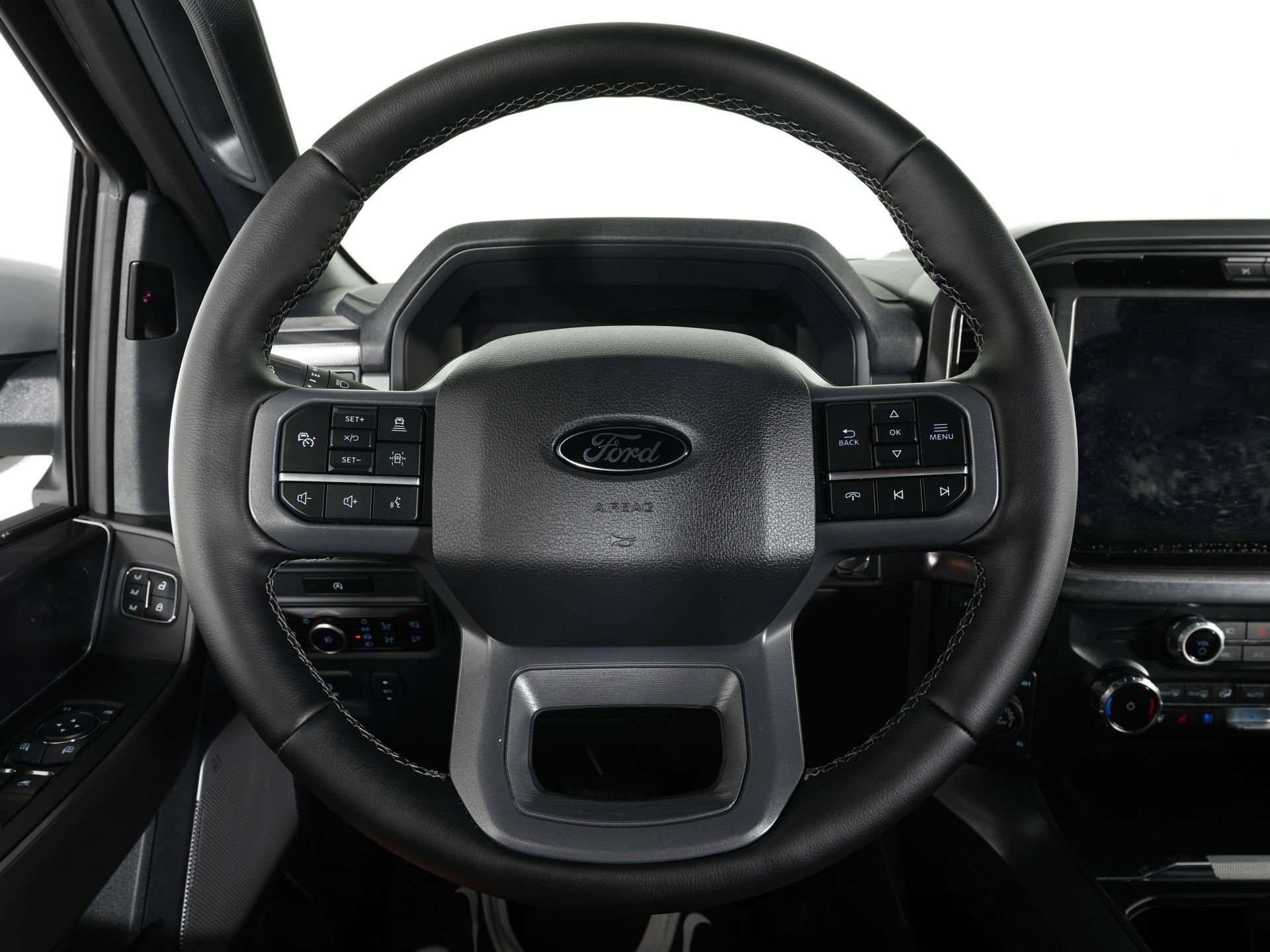 Used 2025 Ford F150 Lariat w/ Equipment Group 501A Mid image 17