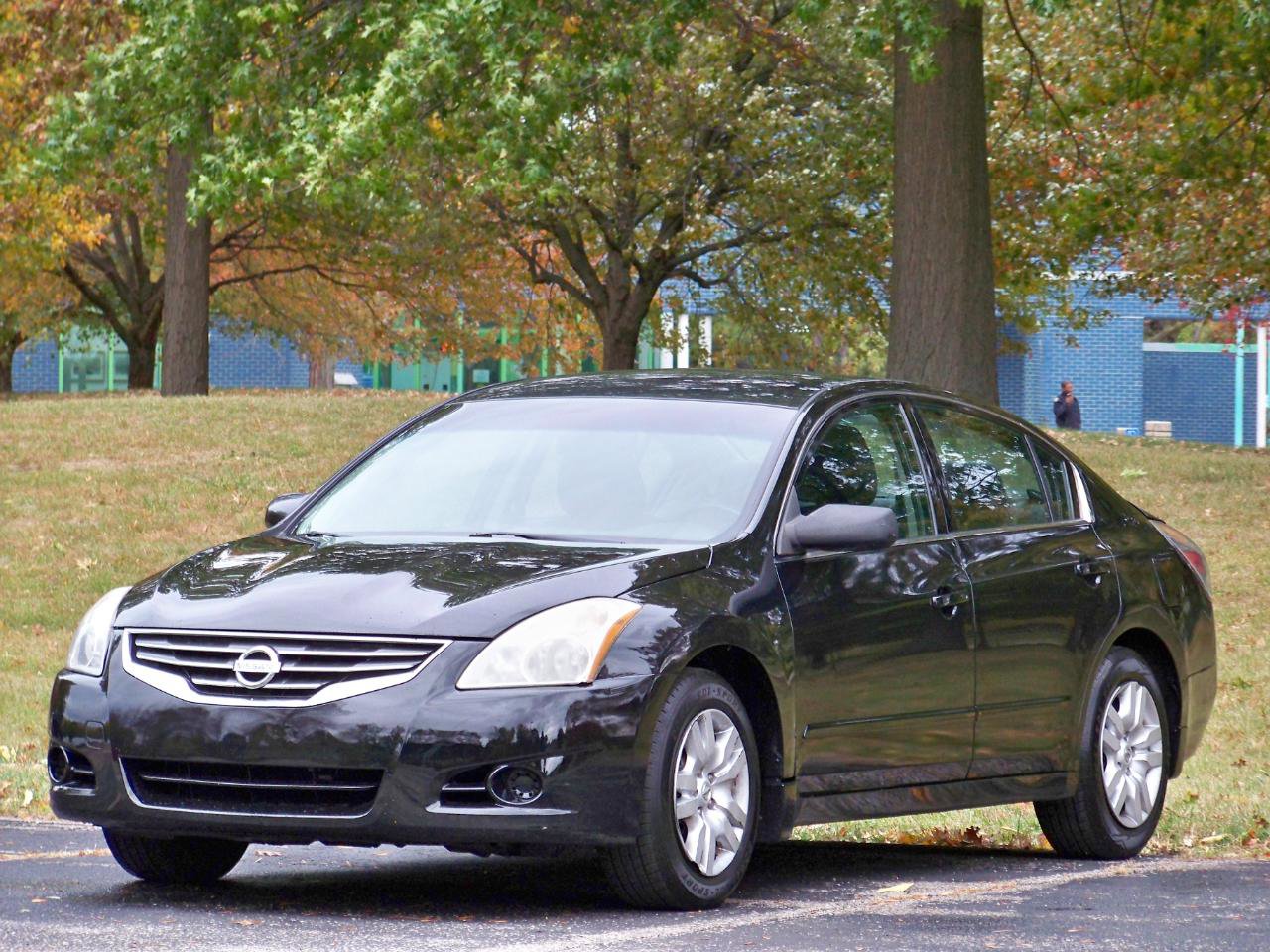 Used 2011 Nissan Altima 2.5 S FWD image 2