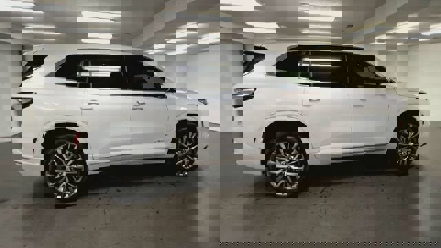 Used 2025 Buick Enclave Avenir w/ Super Cruise Package image 9